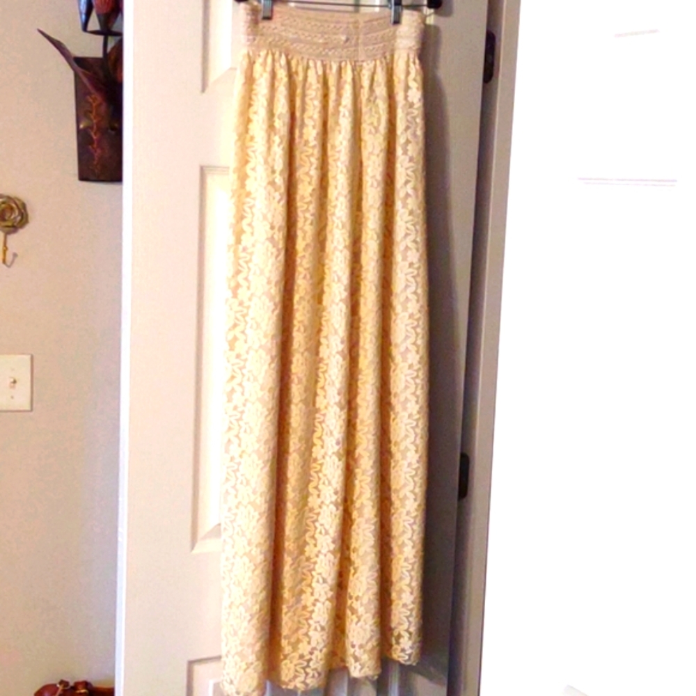 Beige~unfinished bottom ~long lace skirt ~extra large~ elastic waist 360
